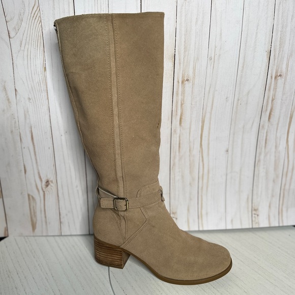 UGG Fashionable Fall Boots - Picture 10 of 12